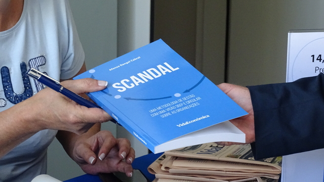 Apresentação do livro Scandal