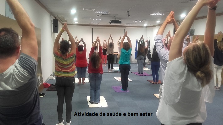 Colaboradores do Turismo de Portugal numa aula de pilates
